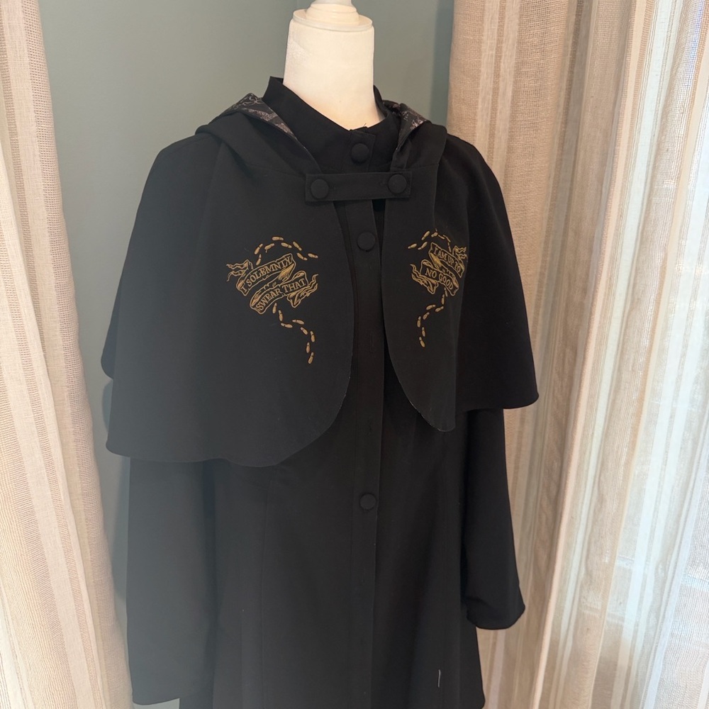 Torrid Harry Potter Black & Gold Embroidered Capelet Coat, Size 1 (XL) - Picture 4 of 16